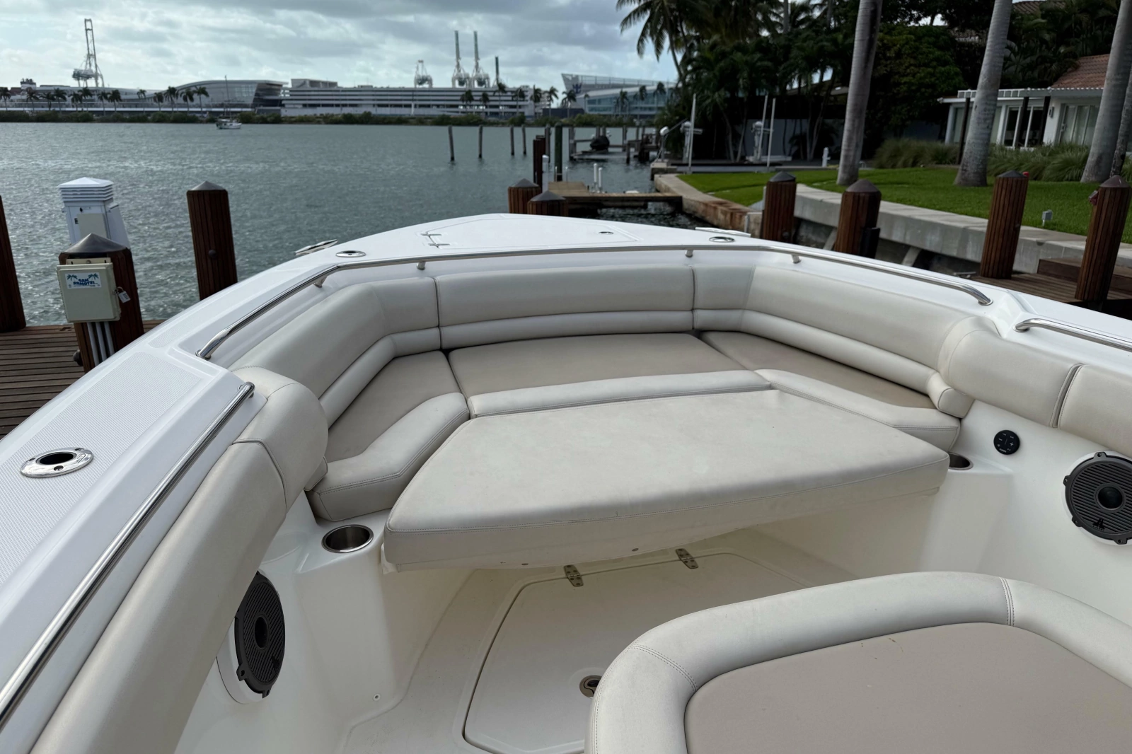 2020 Boston Whaler 330 Outrage