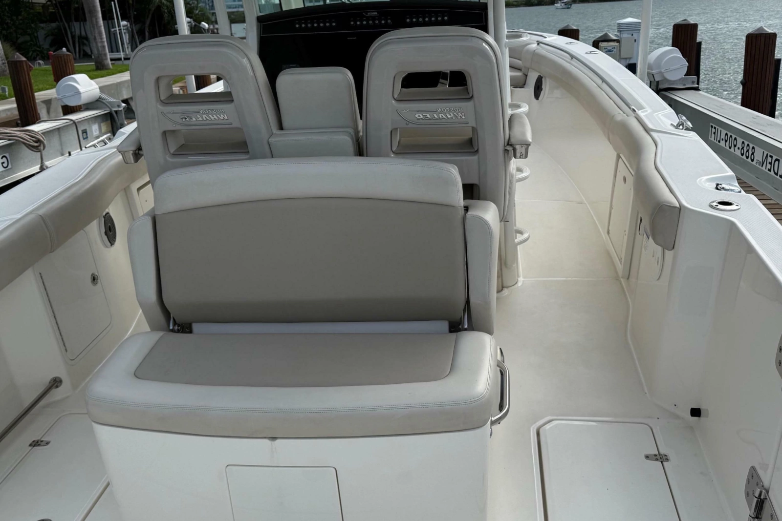 2020 Boston Whaler 330 Outrage
