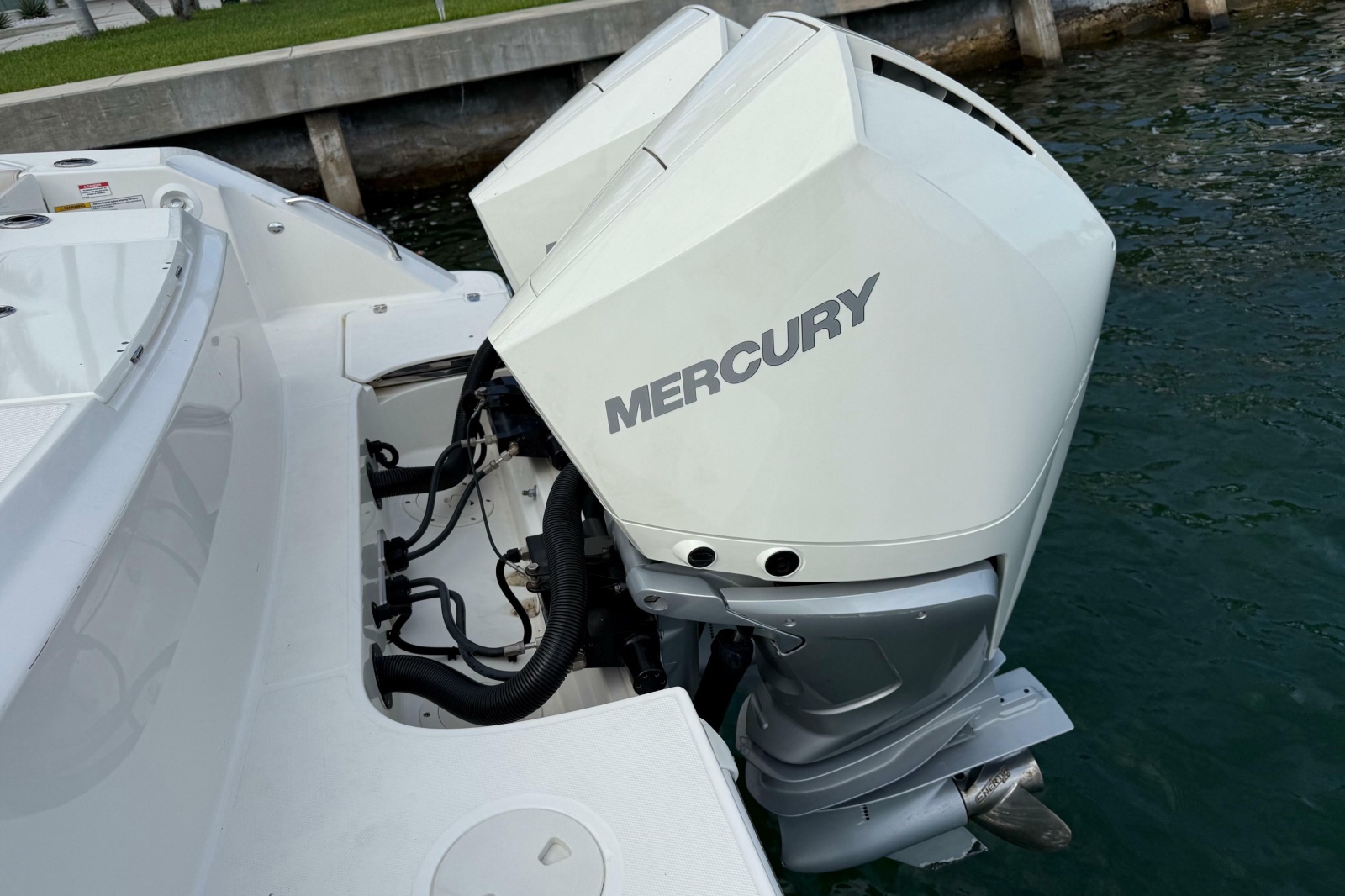 2020 Boston Whaler 330 Outrage