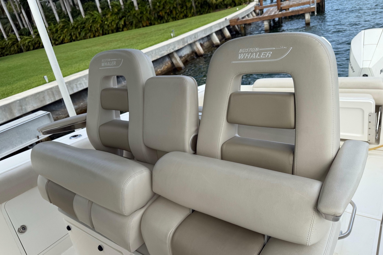 2020 Boston Whaler 330 Outrage