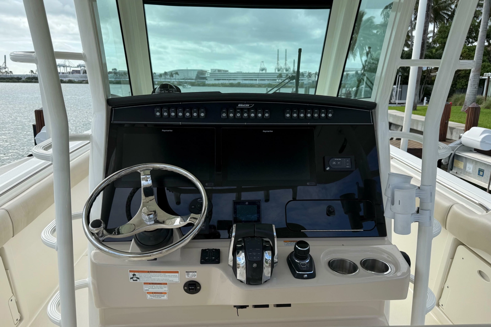 2020 Boston Whaler 330 Outrage