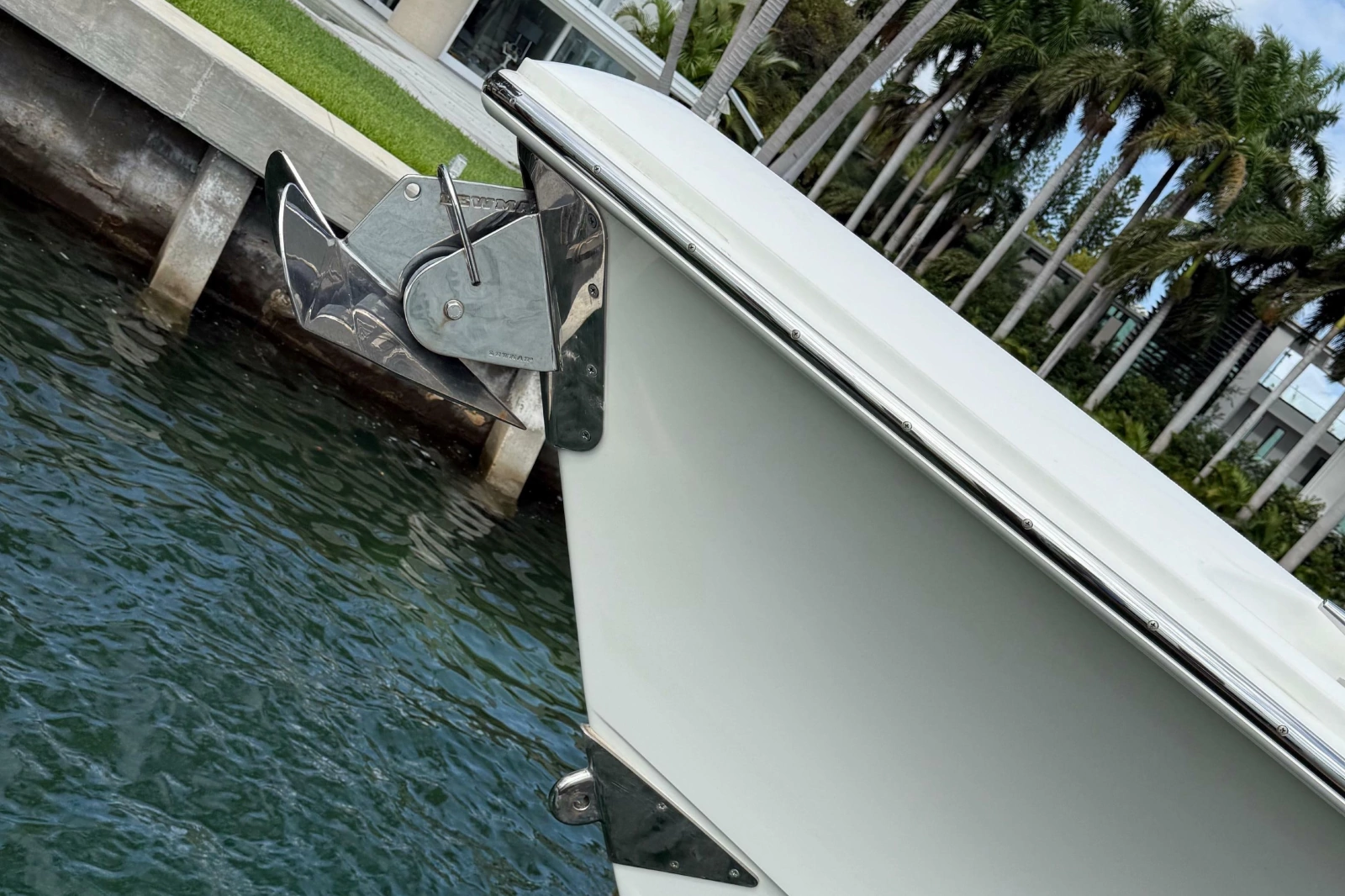 2020 Boston Whaler 330 Outrage