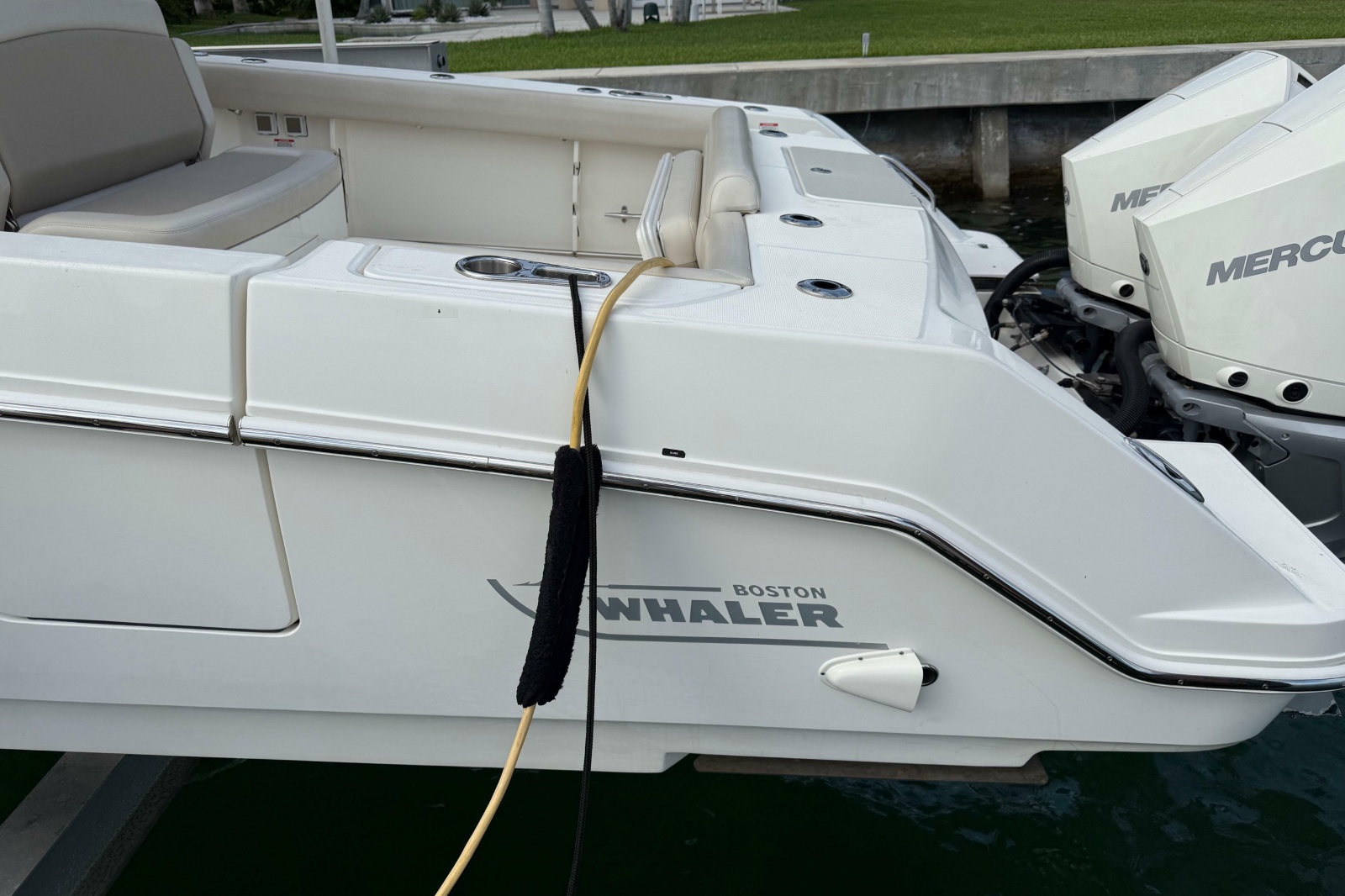 2020 Boston Whaler 330 Outrage