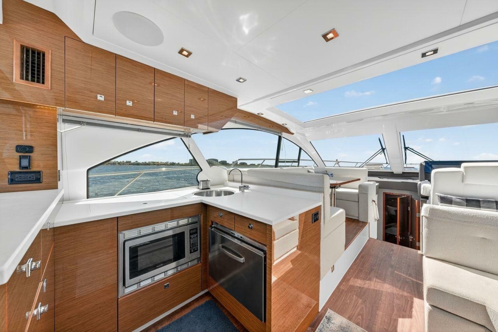 2020 Cruisers Yachts 50 Cantius