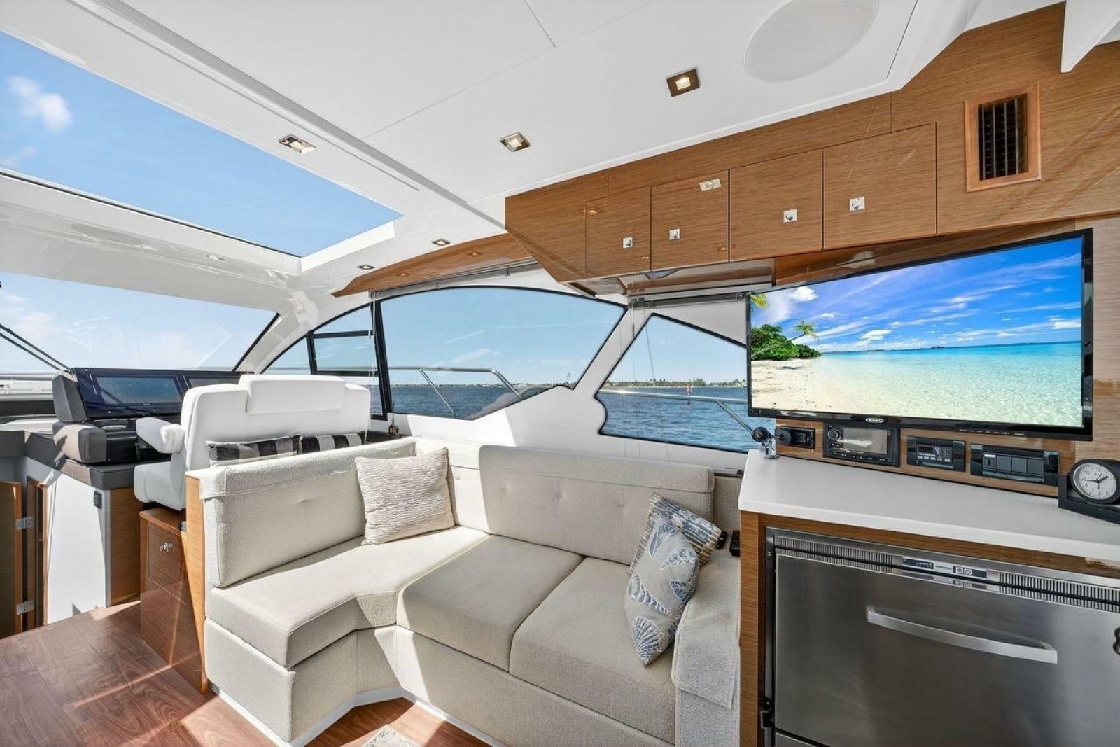 2020 Cruisers Yachts 50 Cantius