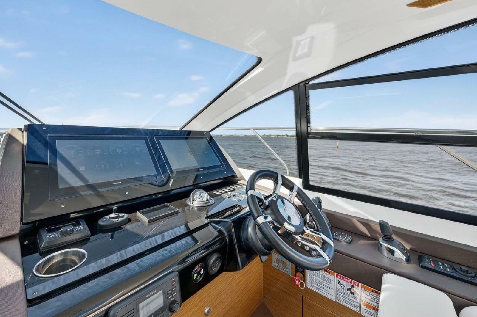 2020 Cruisers Yachts 50 Cantius