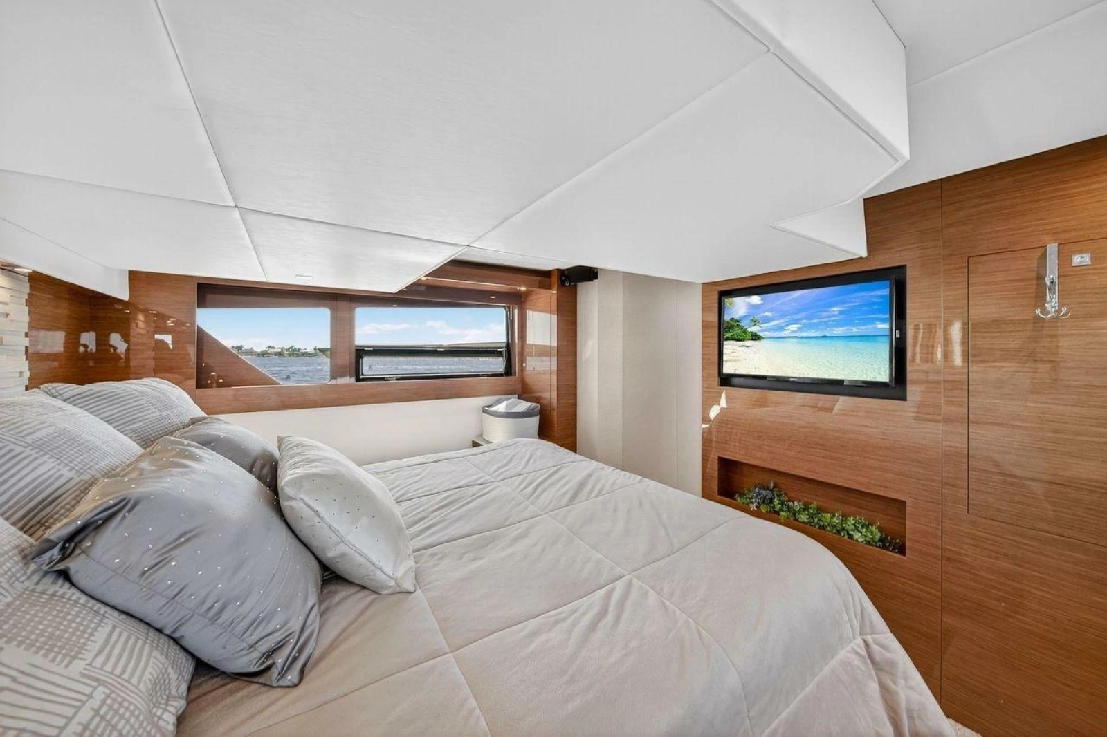 2020 Cruisers Yachts 50 Cantius