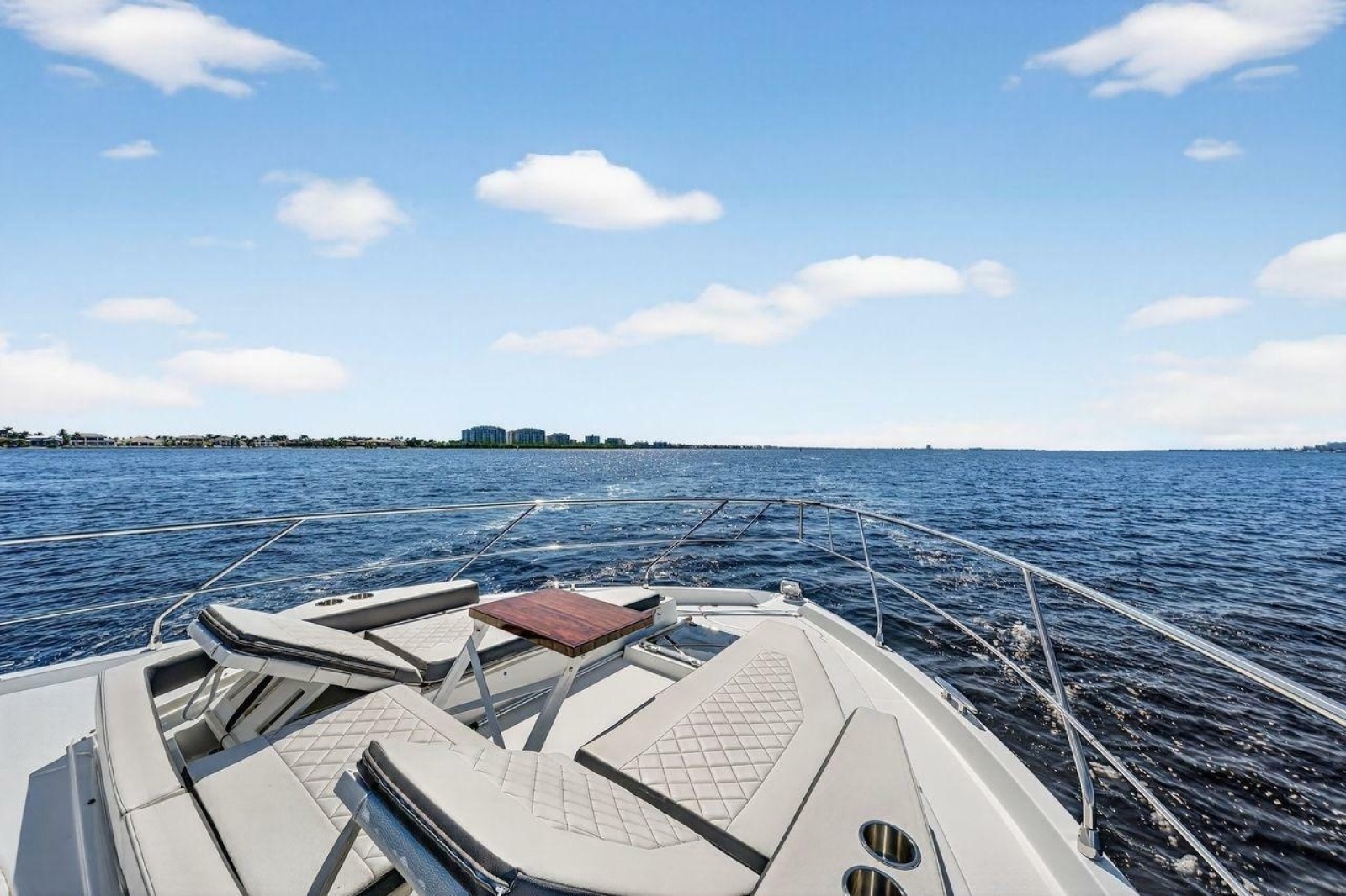 2020 Cruisers Yachts 50 Cantius