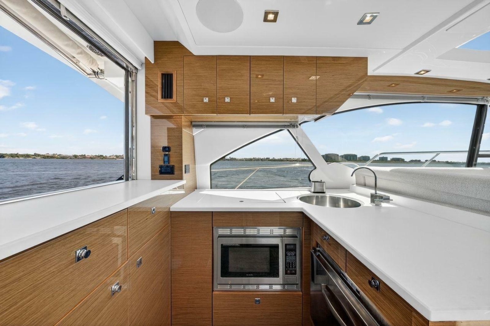 2020 Cruisers Yachts 50 Cantius