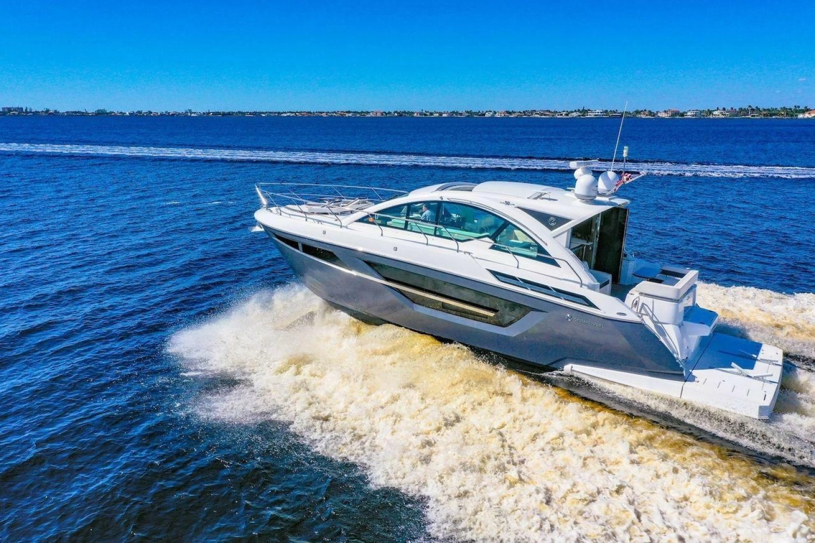 2020 Cruisers Yachts 50 Cantius