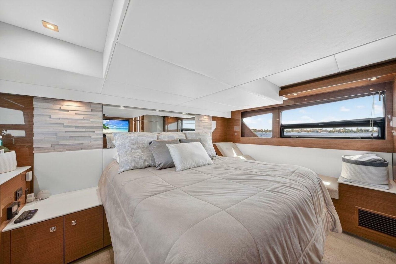 2020 Cruisers Yachts 50 Cantius