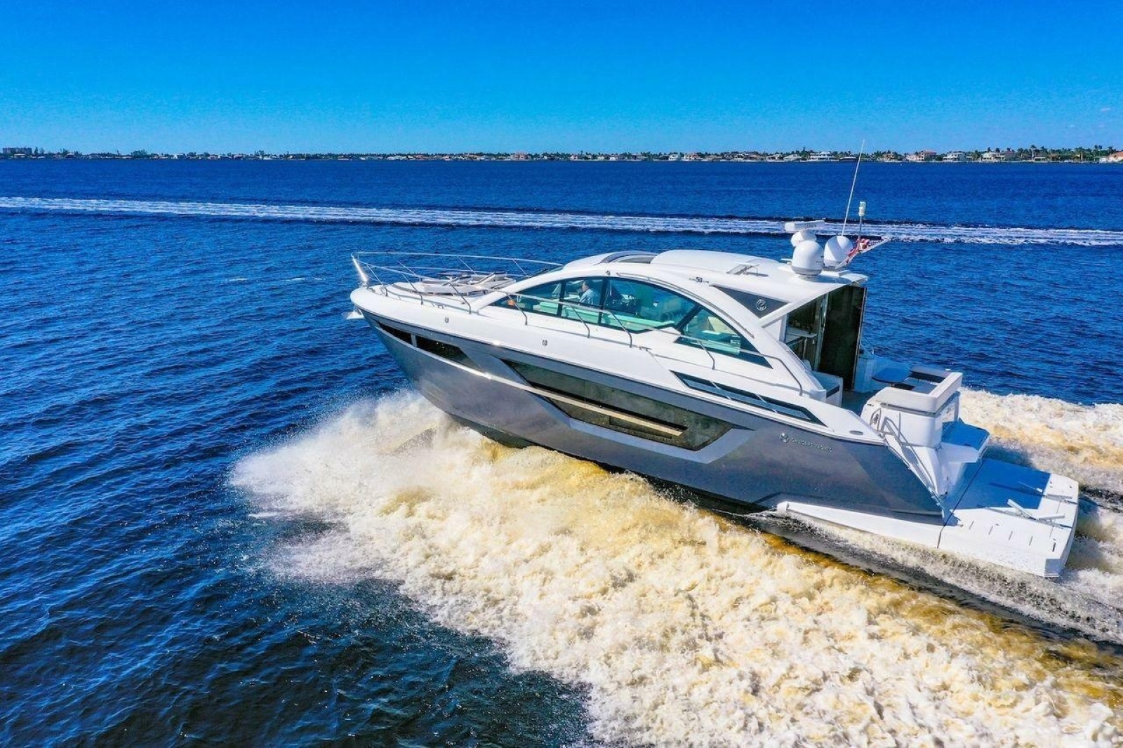 2020 Cruisers Yachts 50 Cantius