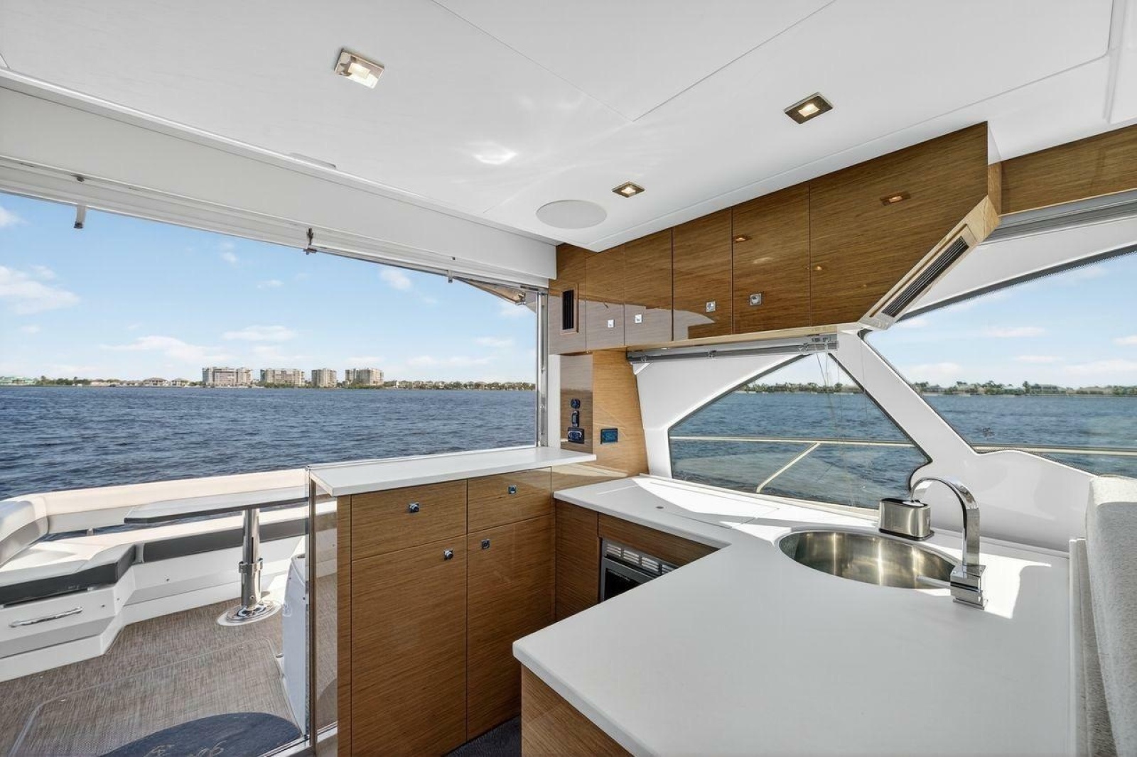 2020 Cruisers Yachts 50 Cantius