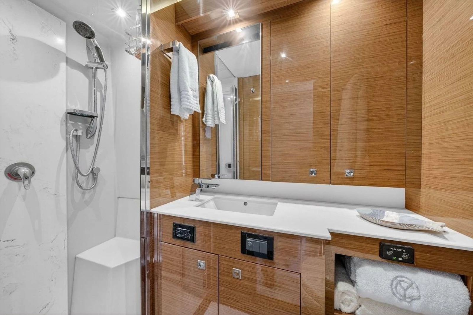 2020 Cruisers Yachts 50 Cantius