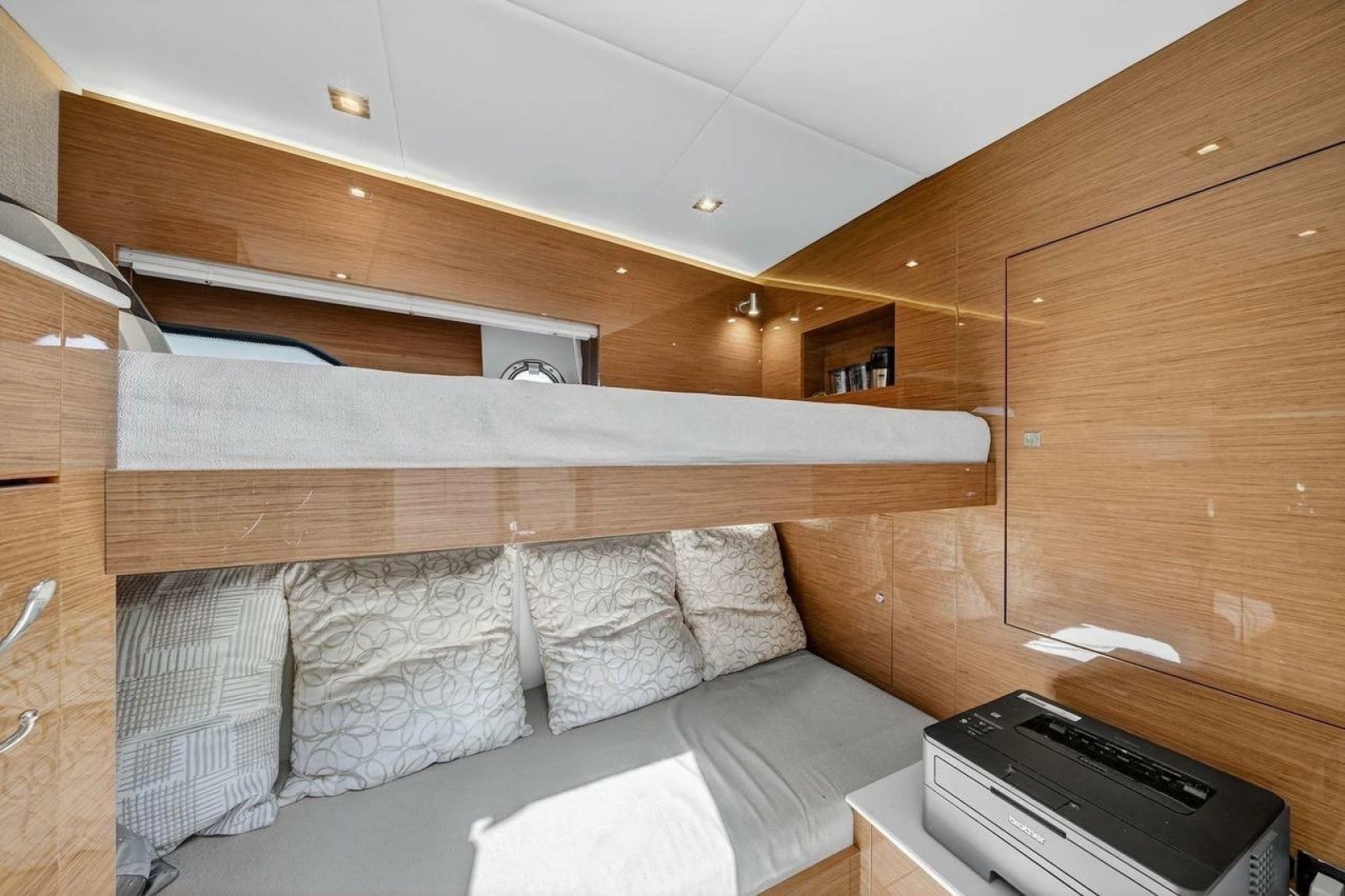 2020 Cruisers Yachts 50 Cantius