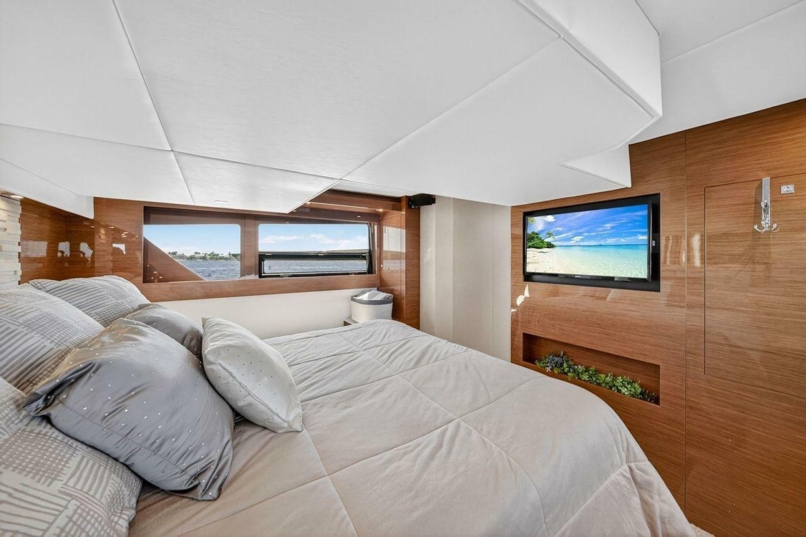 2020 Cruisers Yachts 50 Cantius