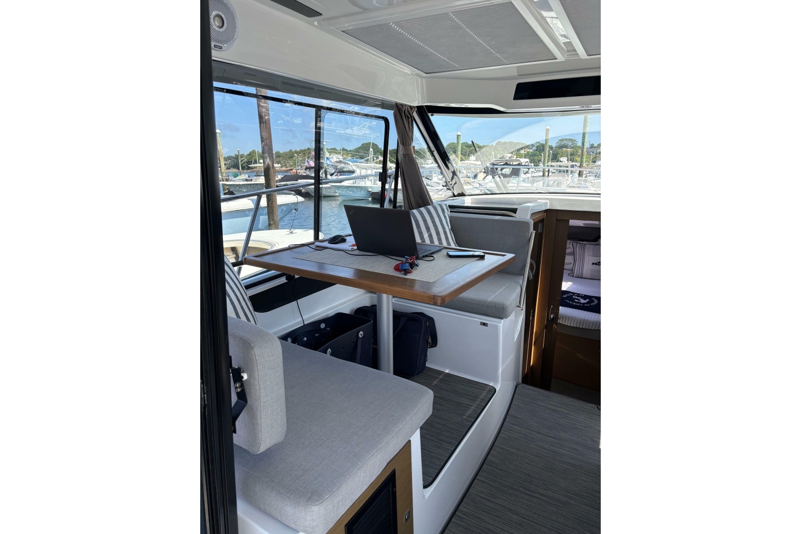 2020 Jeanneau NC 895
