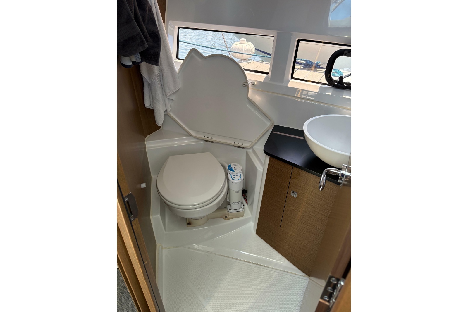 2020 Jeanneau NC 895
