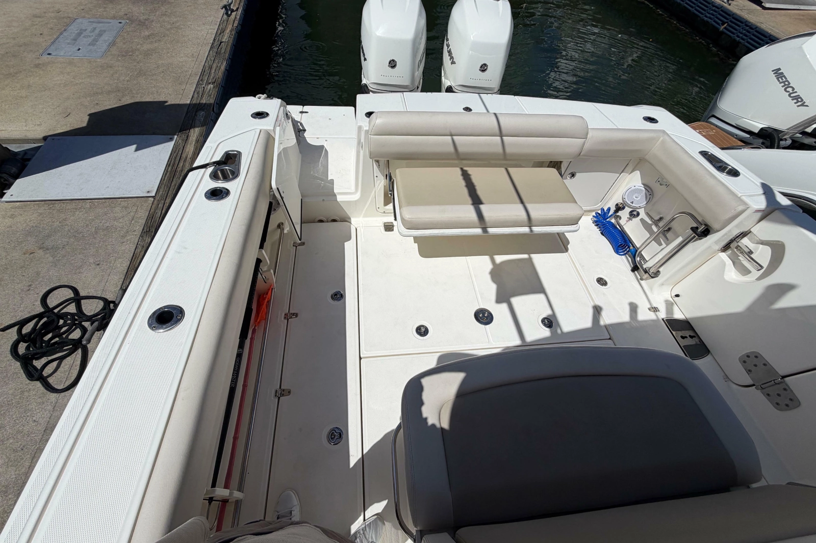 2019 Boston Whaler 330 Outrage