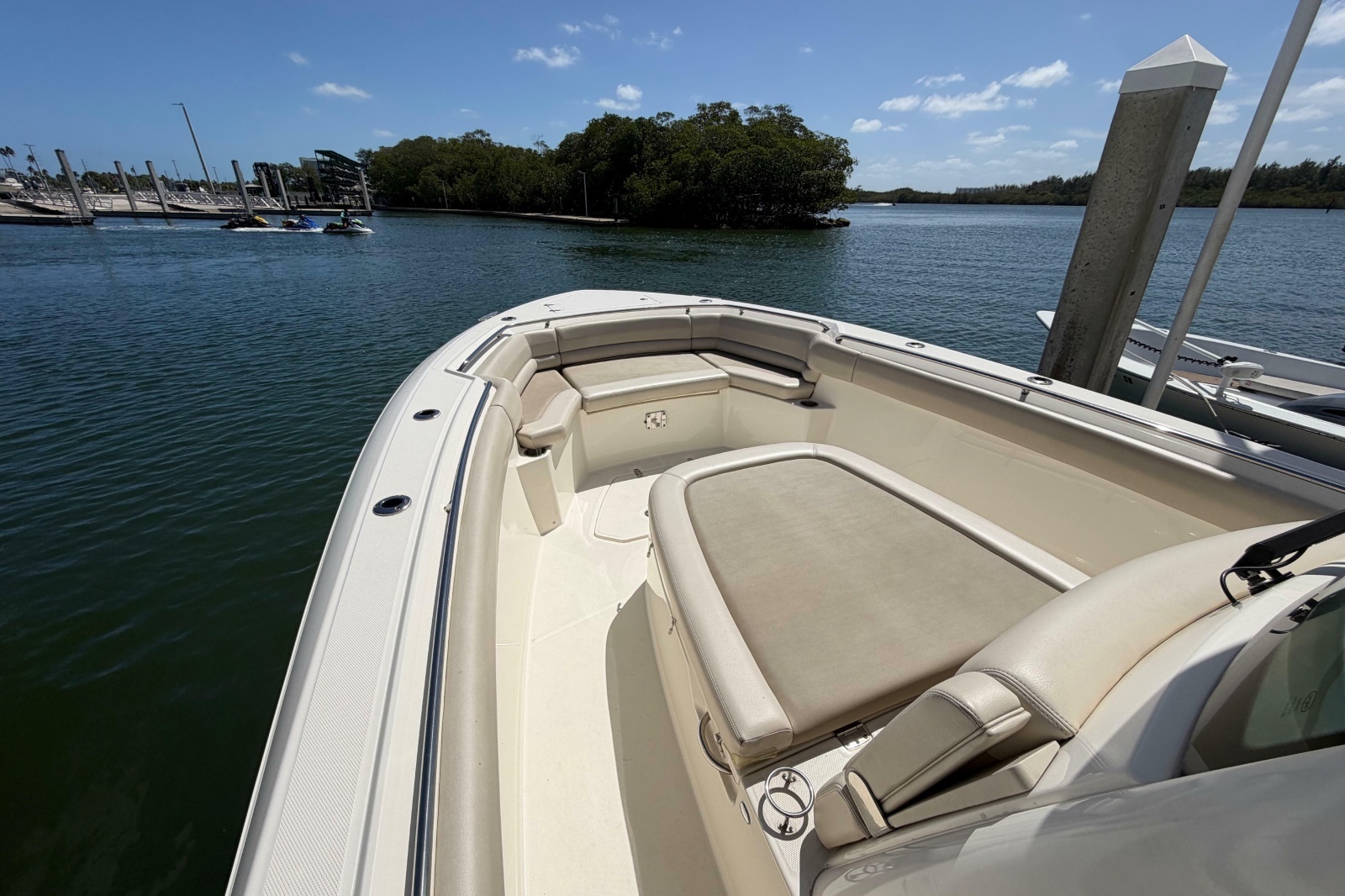 2019 Boston Whaler 330 Outrage