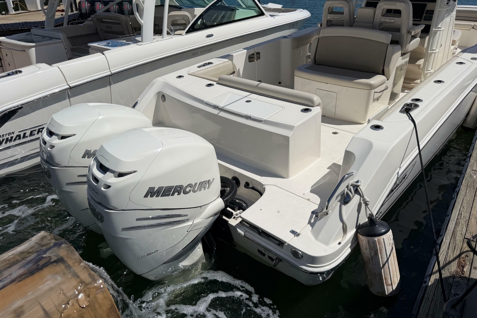 2019 Boston Whaler 330 Outrage