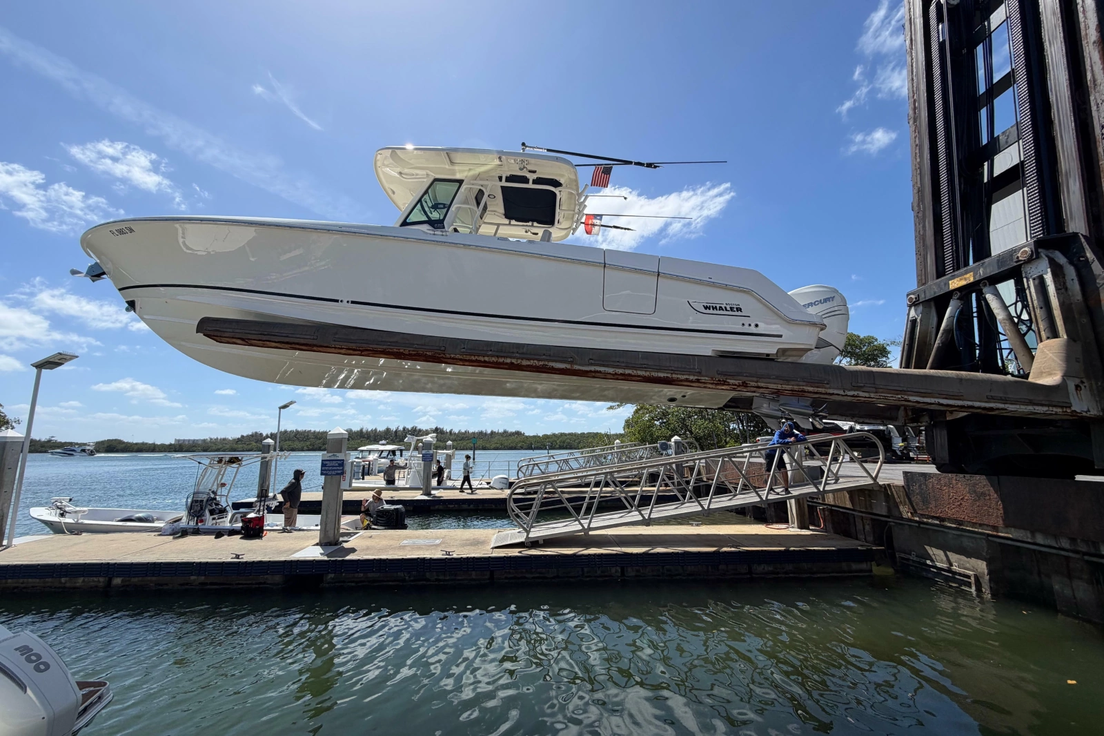 2019 Boston Whaler 330 Outrage