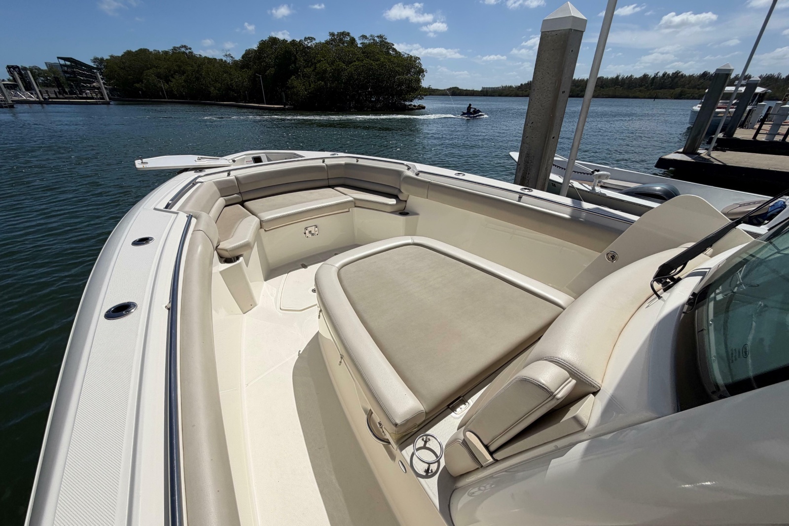 2019 Boston Whaler 330 Outrage