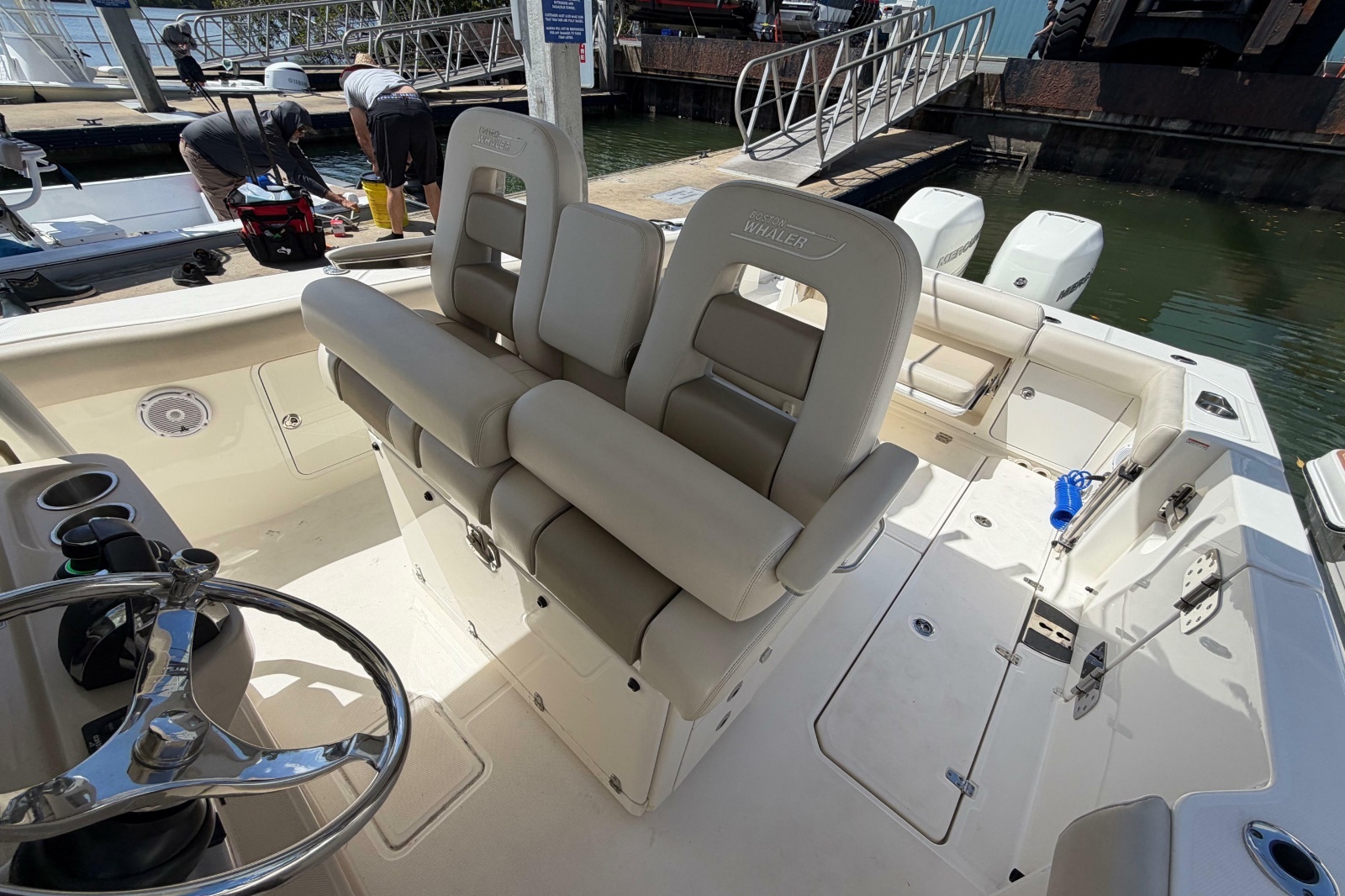 2019 Boston Whaler 330 Outrage