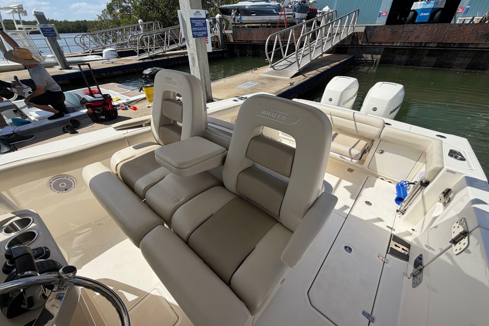 2019 Boston Whaler 330 Outrage