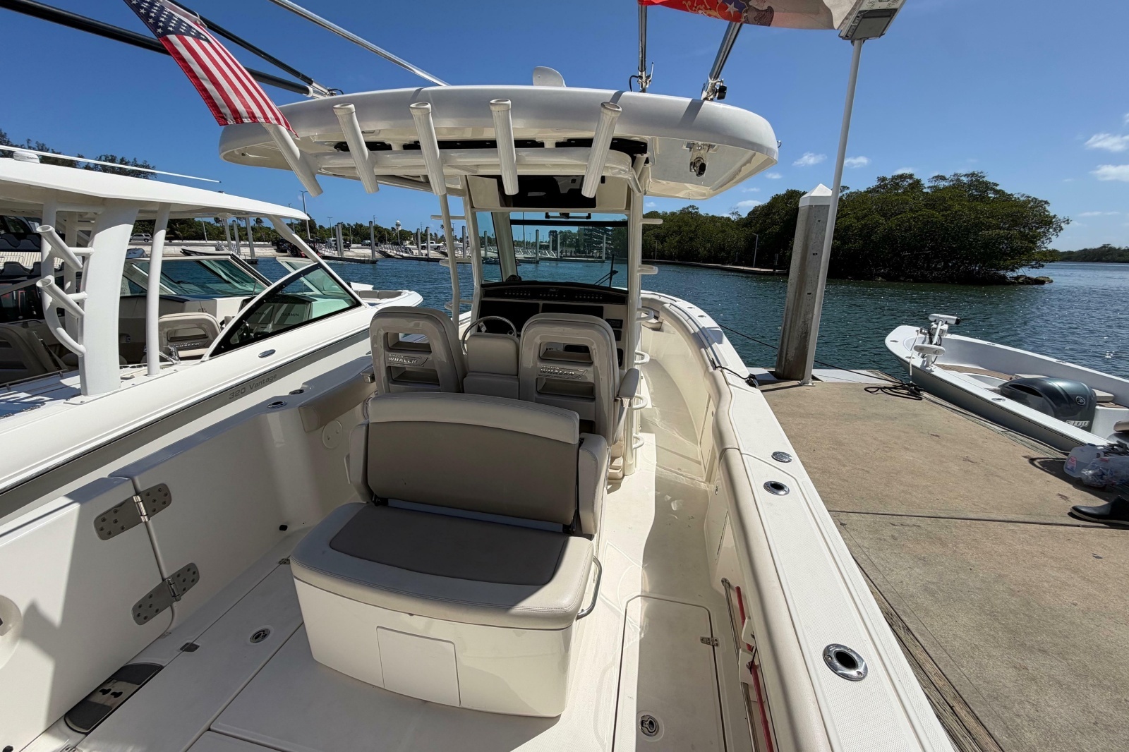 2019 Boston Whaler 330 Outrage