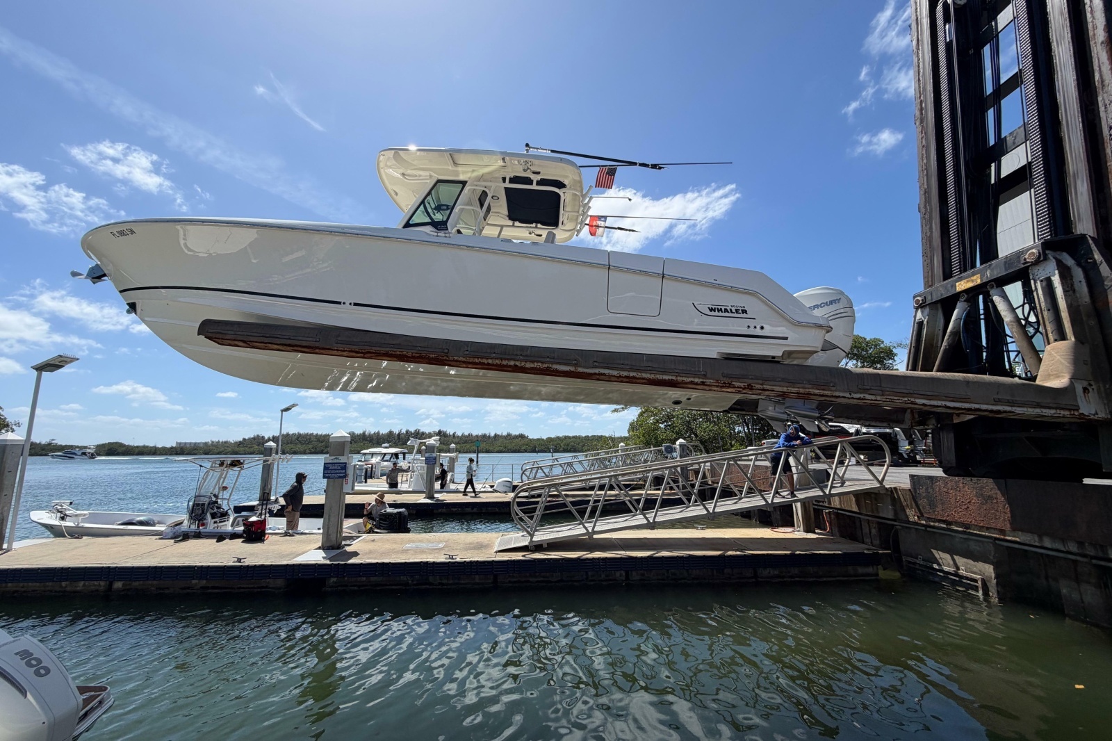 2019 Boston Whaler 330 Outrage