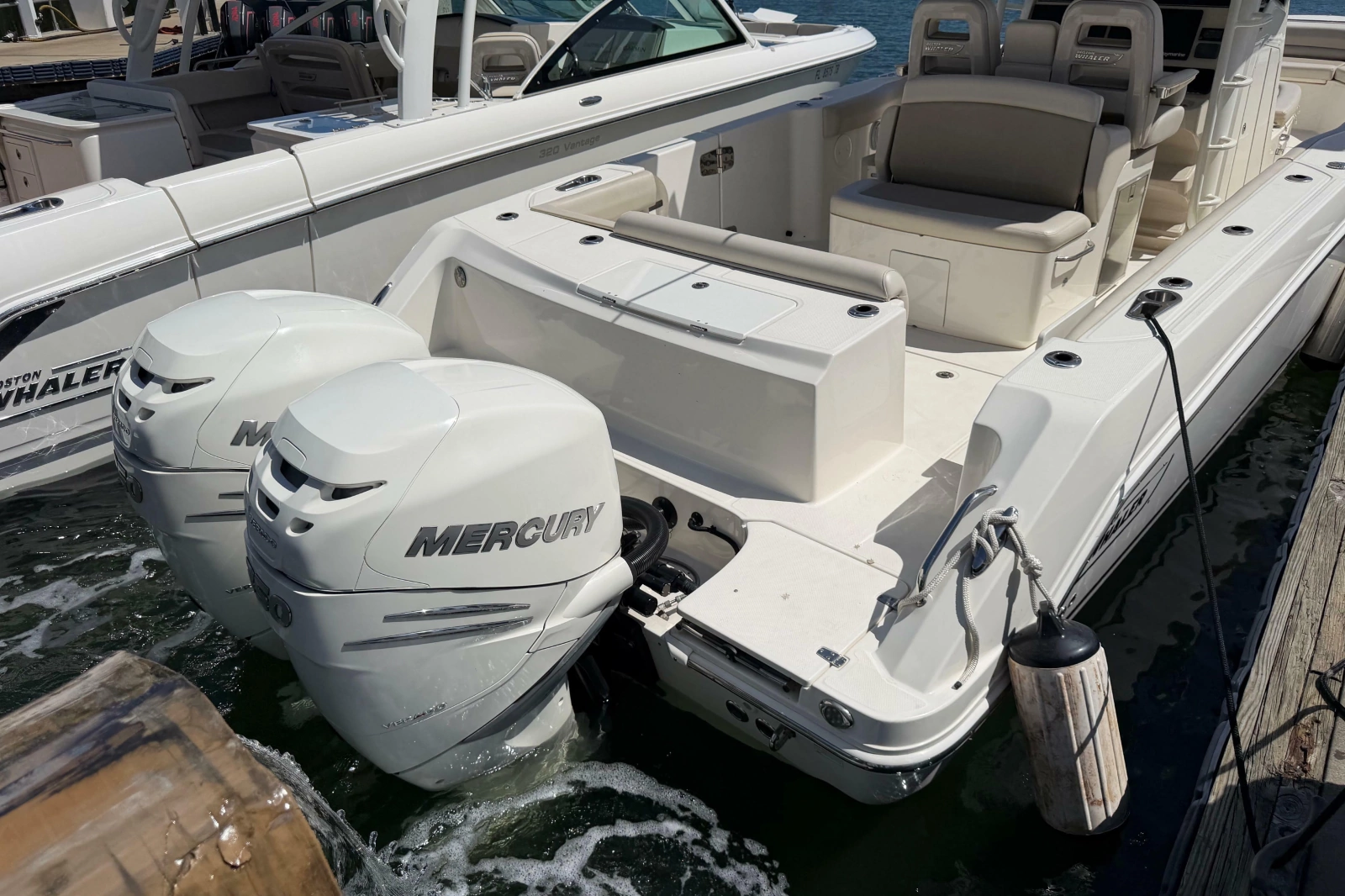 2019 Boston Whaler 330 Outrage