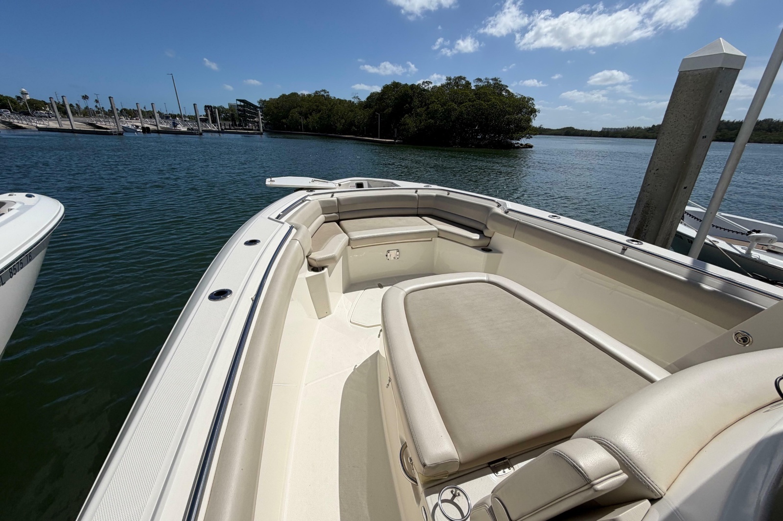 2019 Boston Whaler 330 Outrage