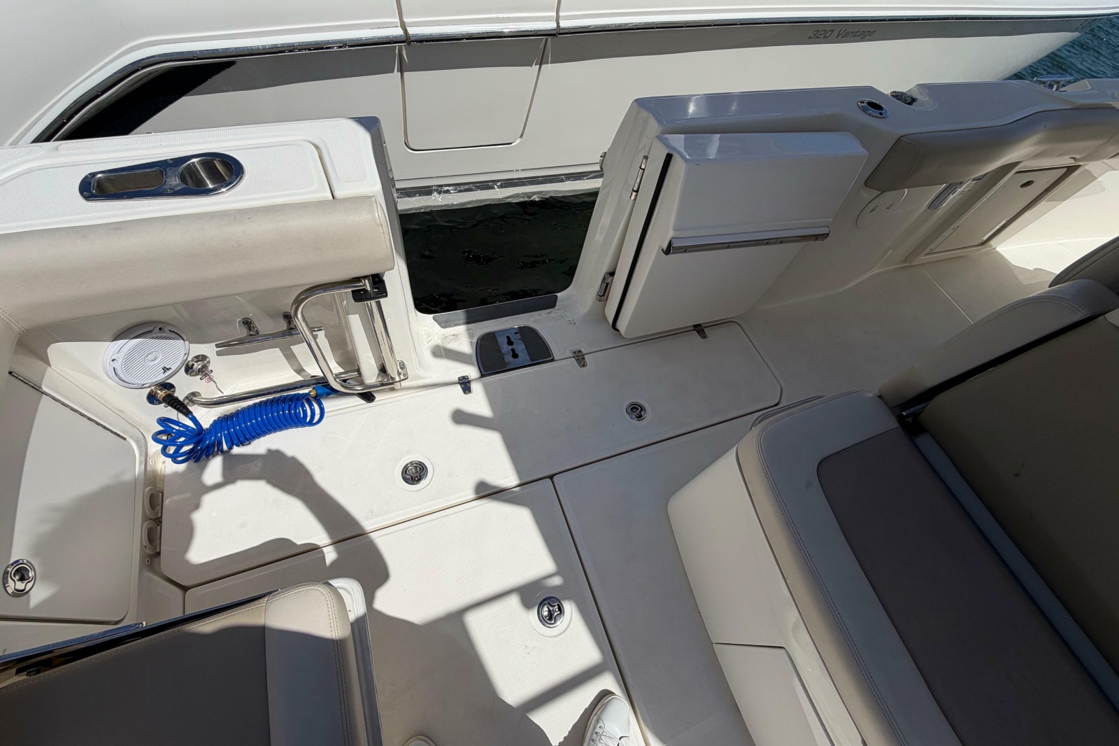2019 Boston Whaler 330 Outrage