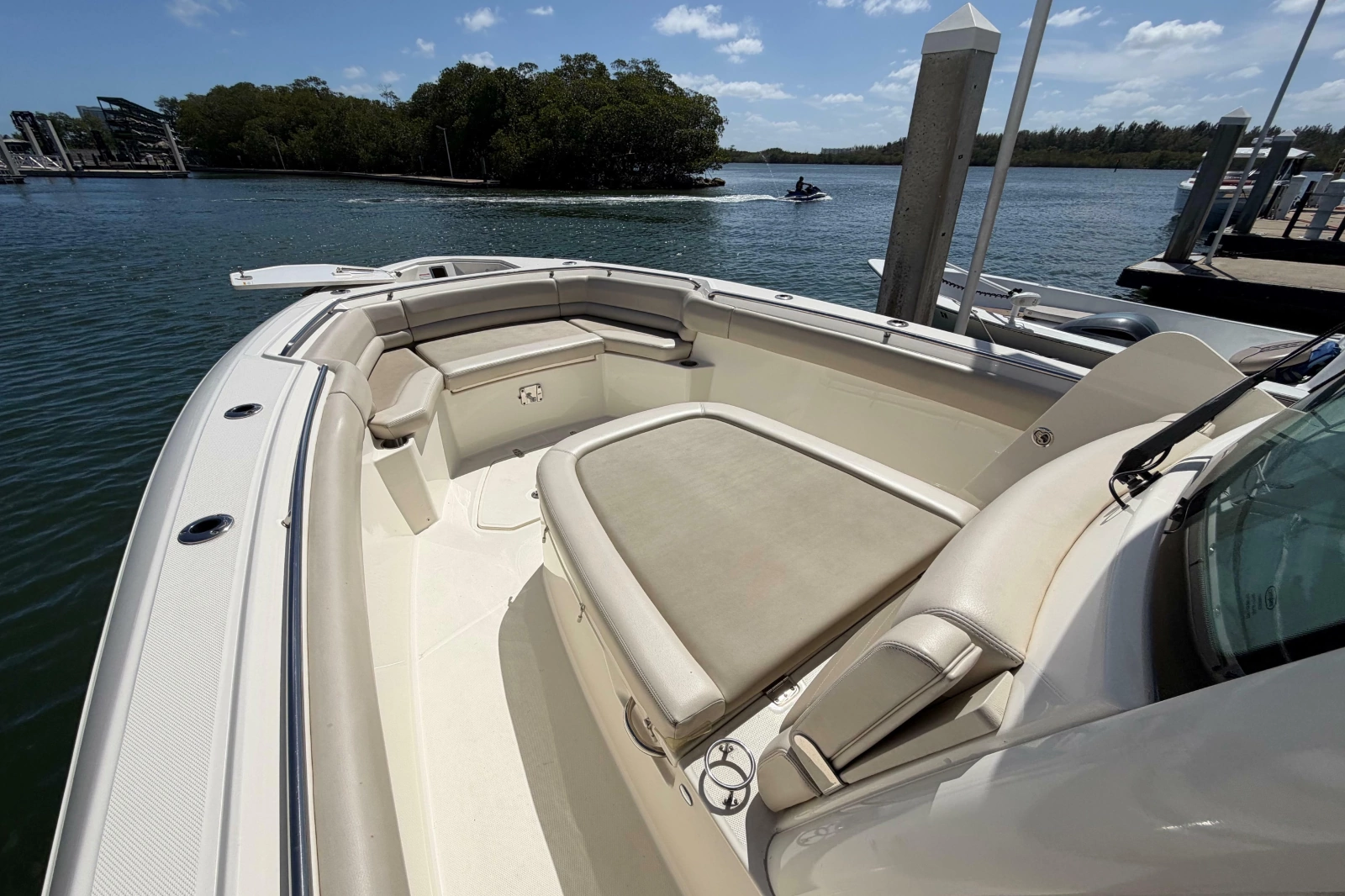 2019 Boston Whaler 330 Outrage