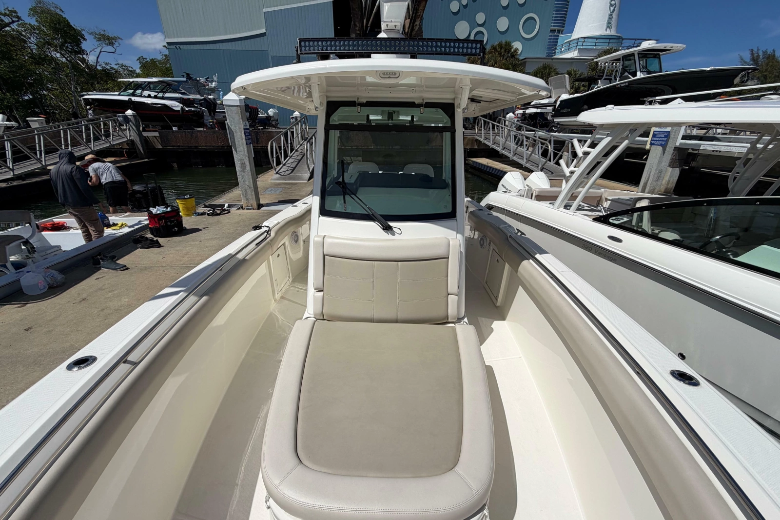 2019 Boston Whaler 330 Outrage