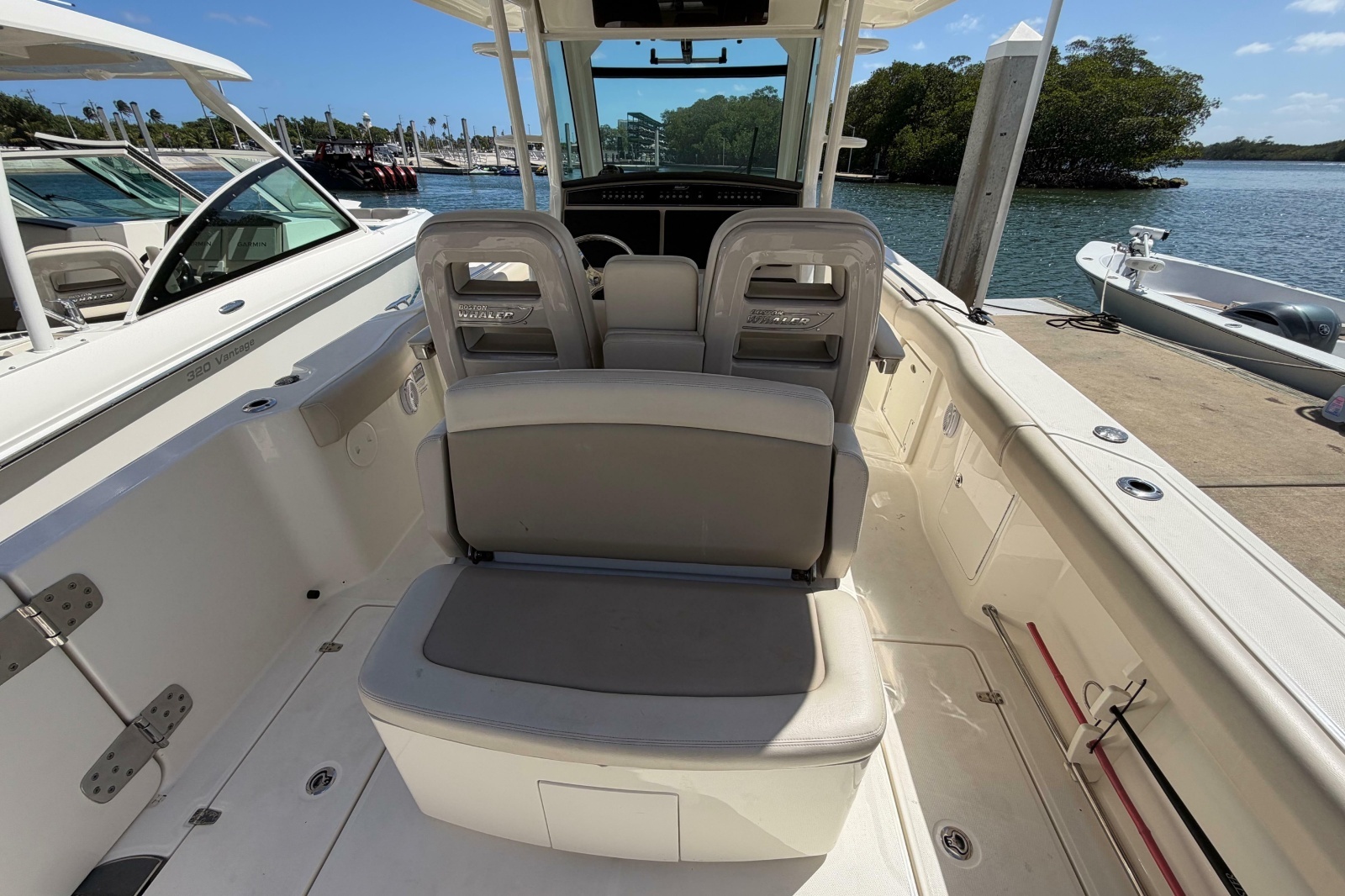 2019 Boston Whaler 330 Outrage