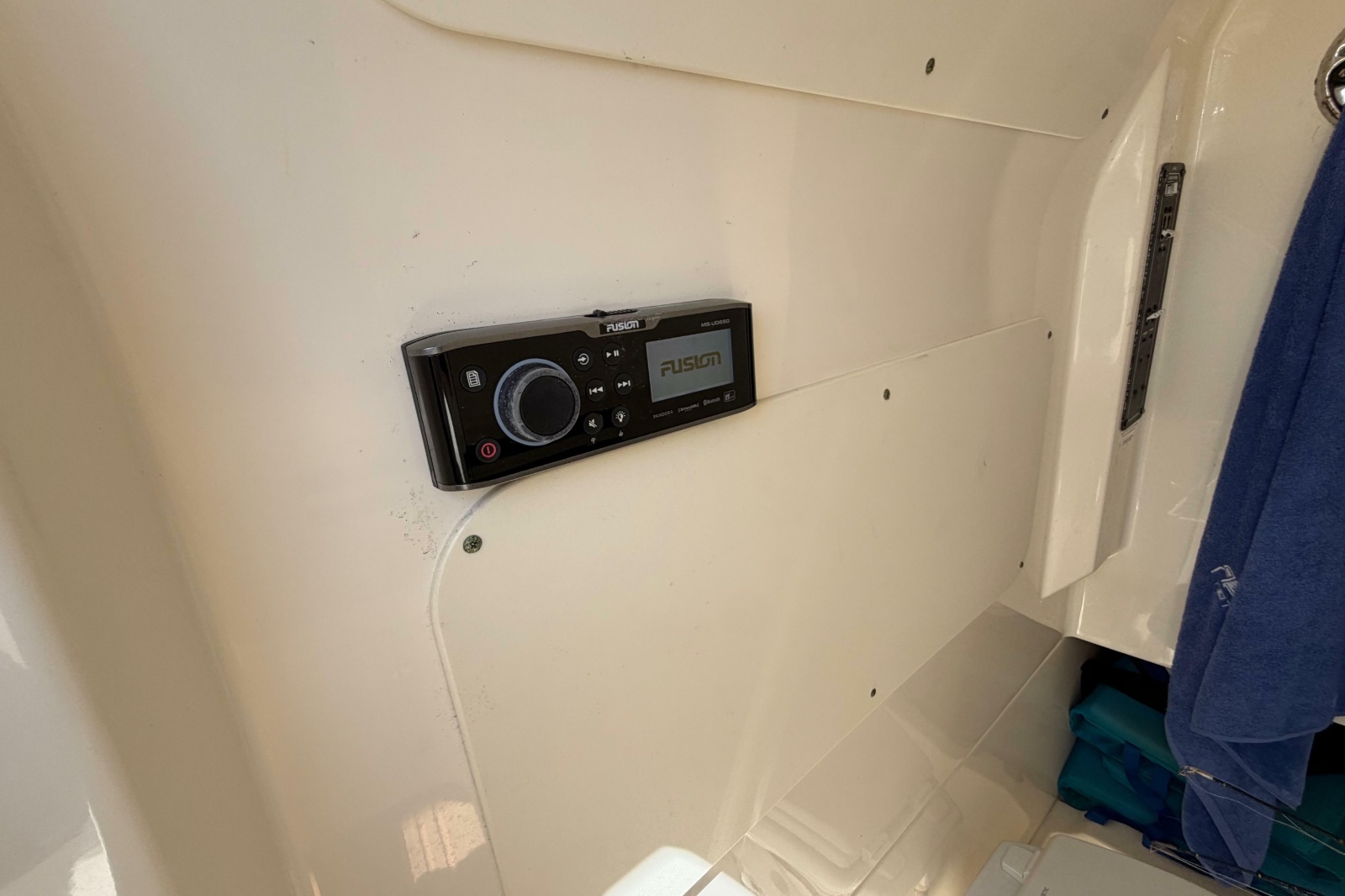 2019 Boston Whaler 330 Outrage