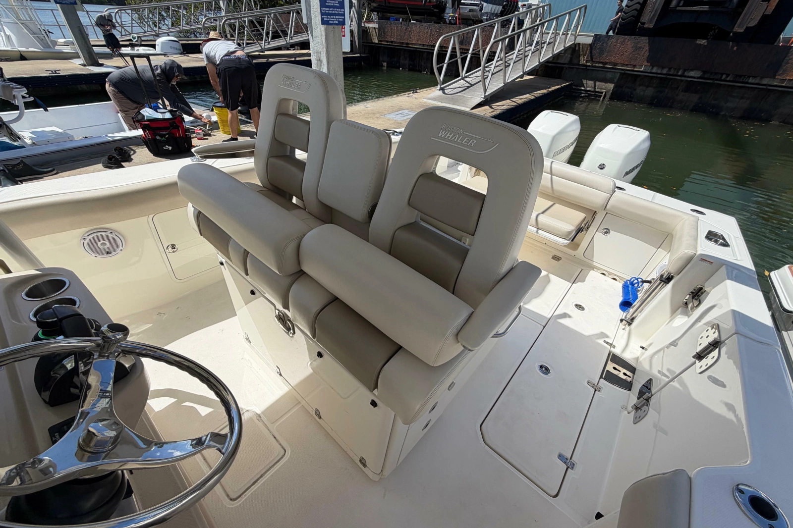 2019 Boston Whaler 330 Outrage