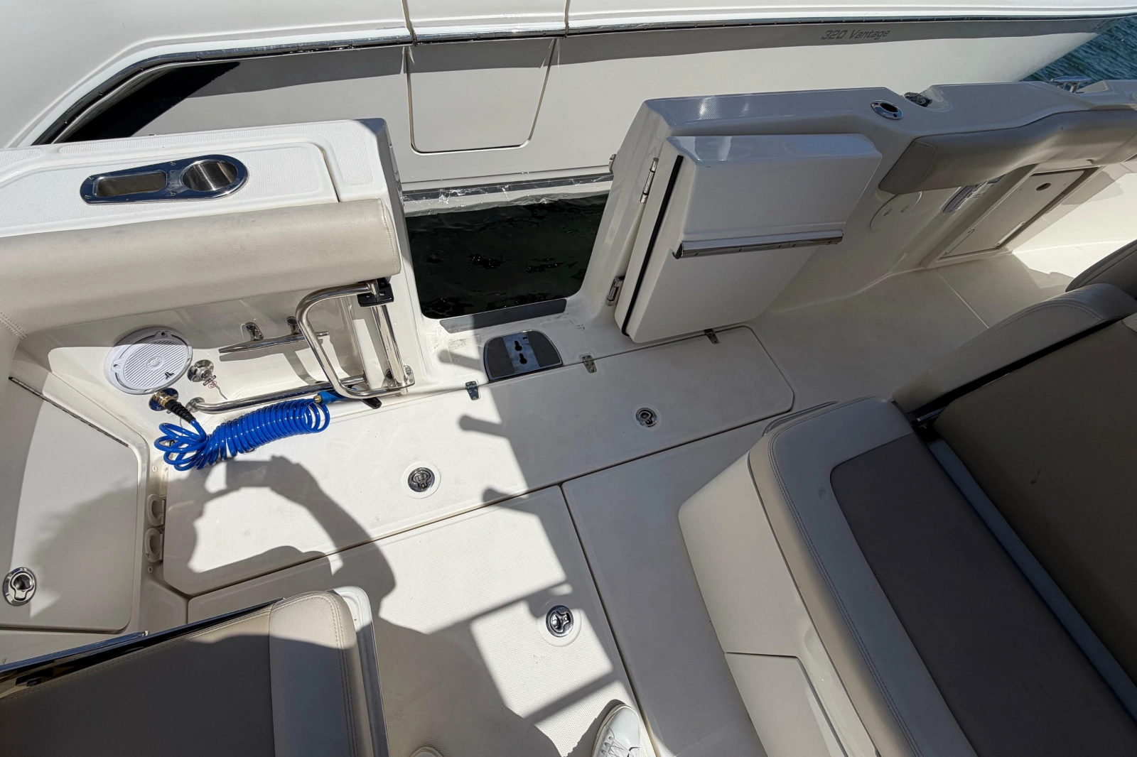 2019 Boston Whaler 330 Outrage