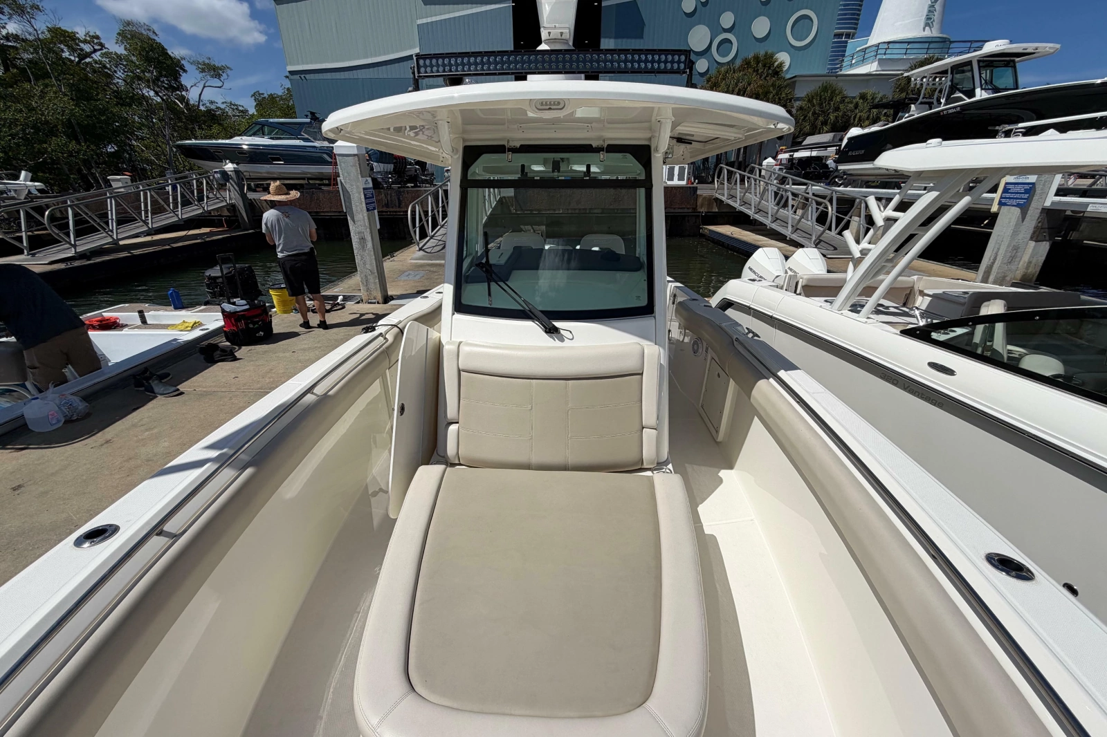 2019 Boston Whaler 330 Outrage