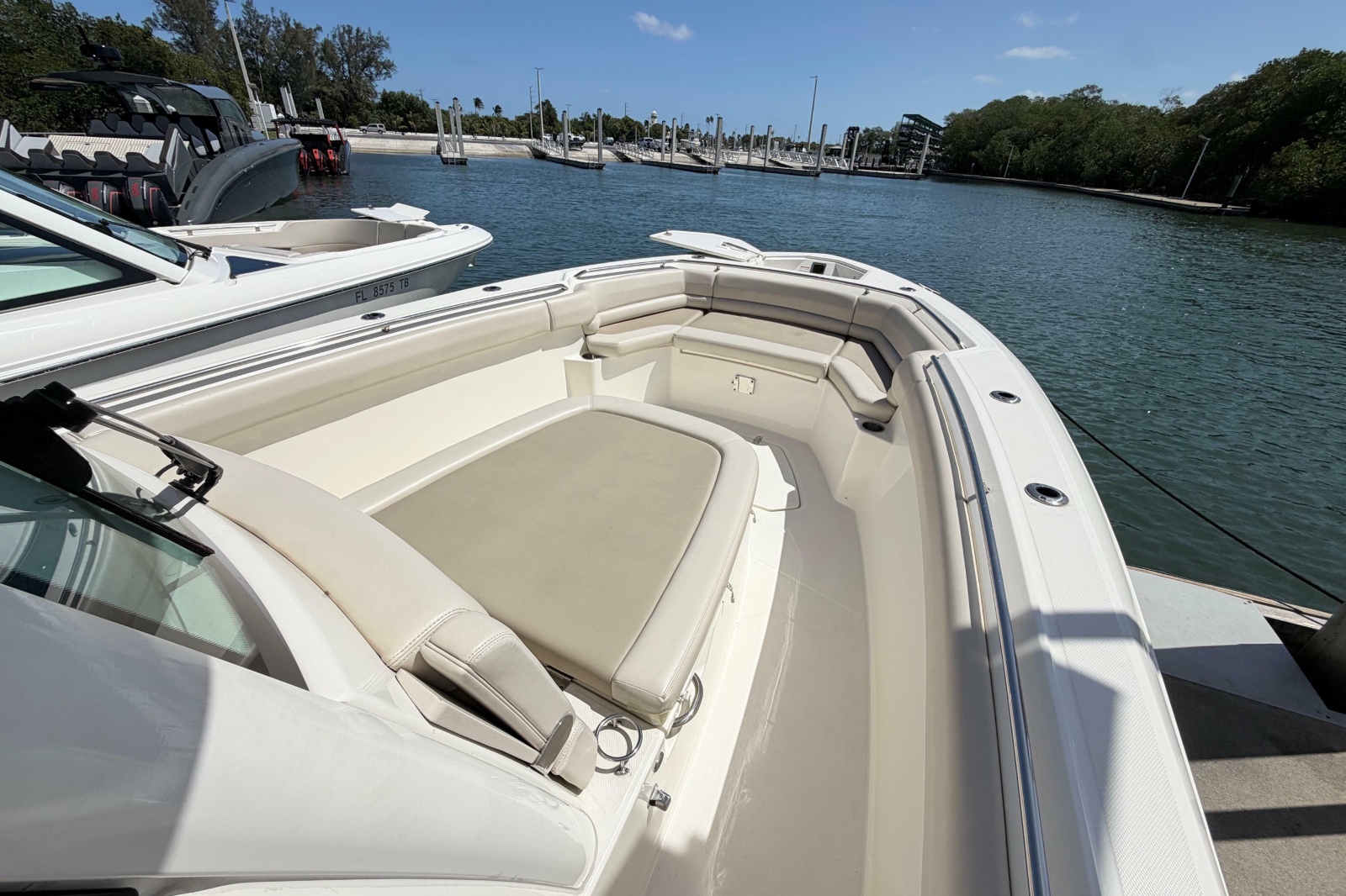 2019 Boston Whaler 330 Outrage