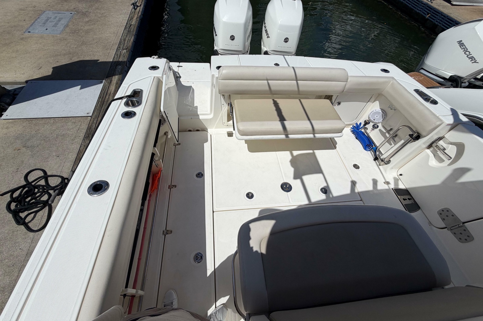 2019 Boston Whaler 330 Outrage