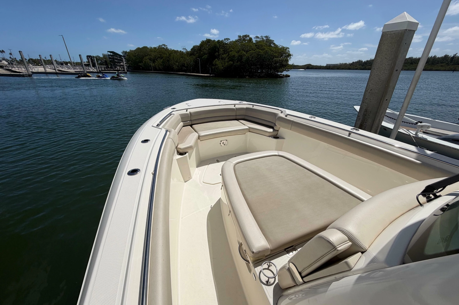 2019 Boston Whaler 330 Outrage
