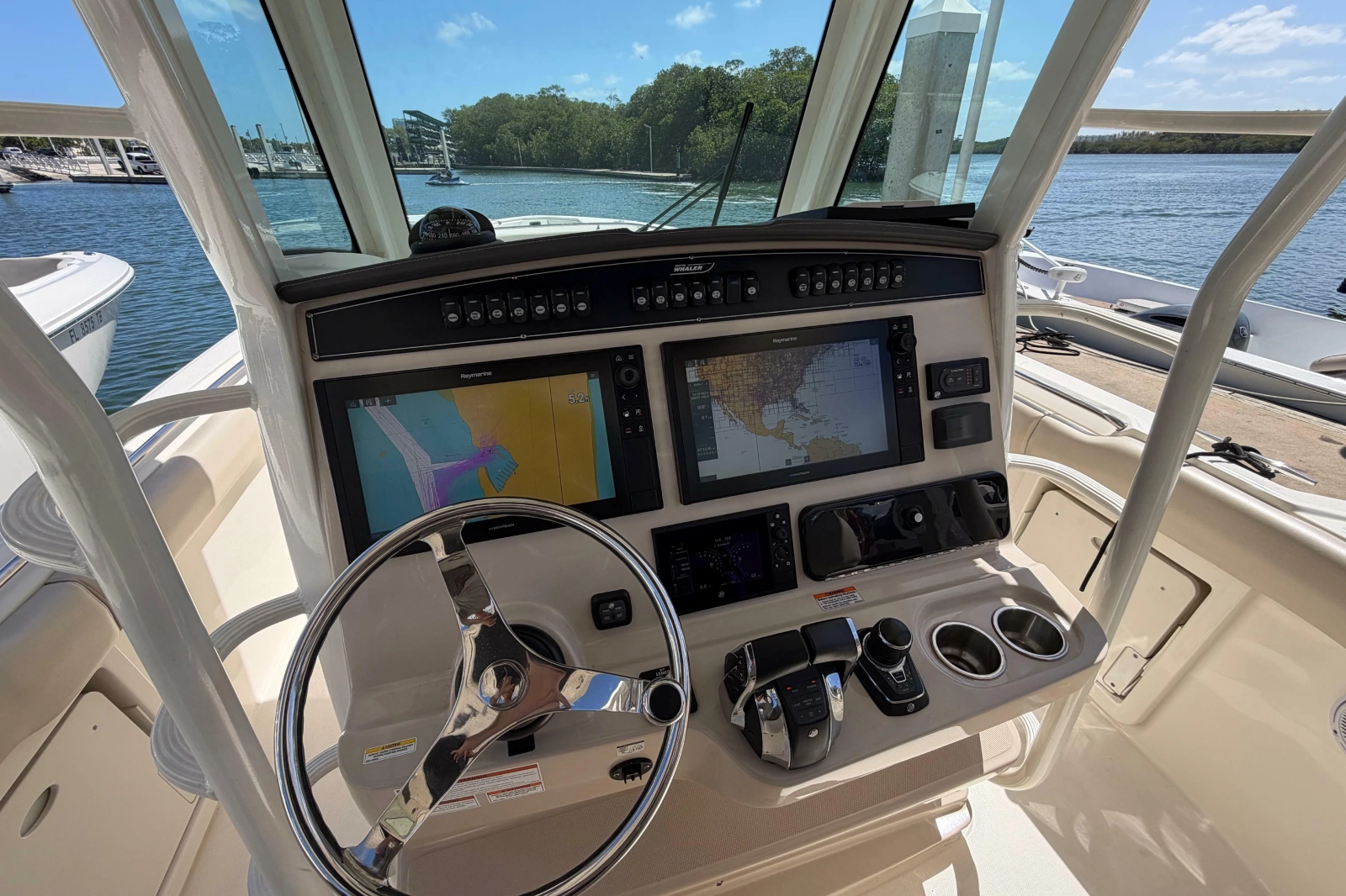 2019 Boston Whaler 330 Outrage