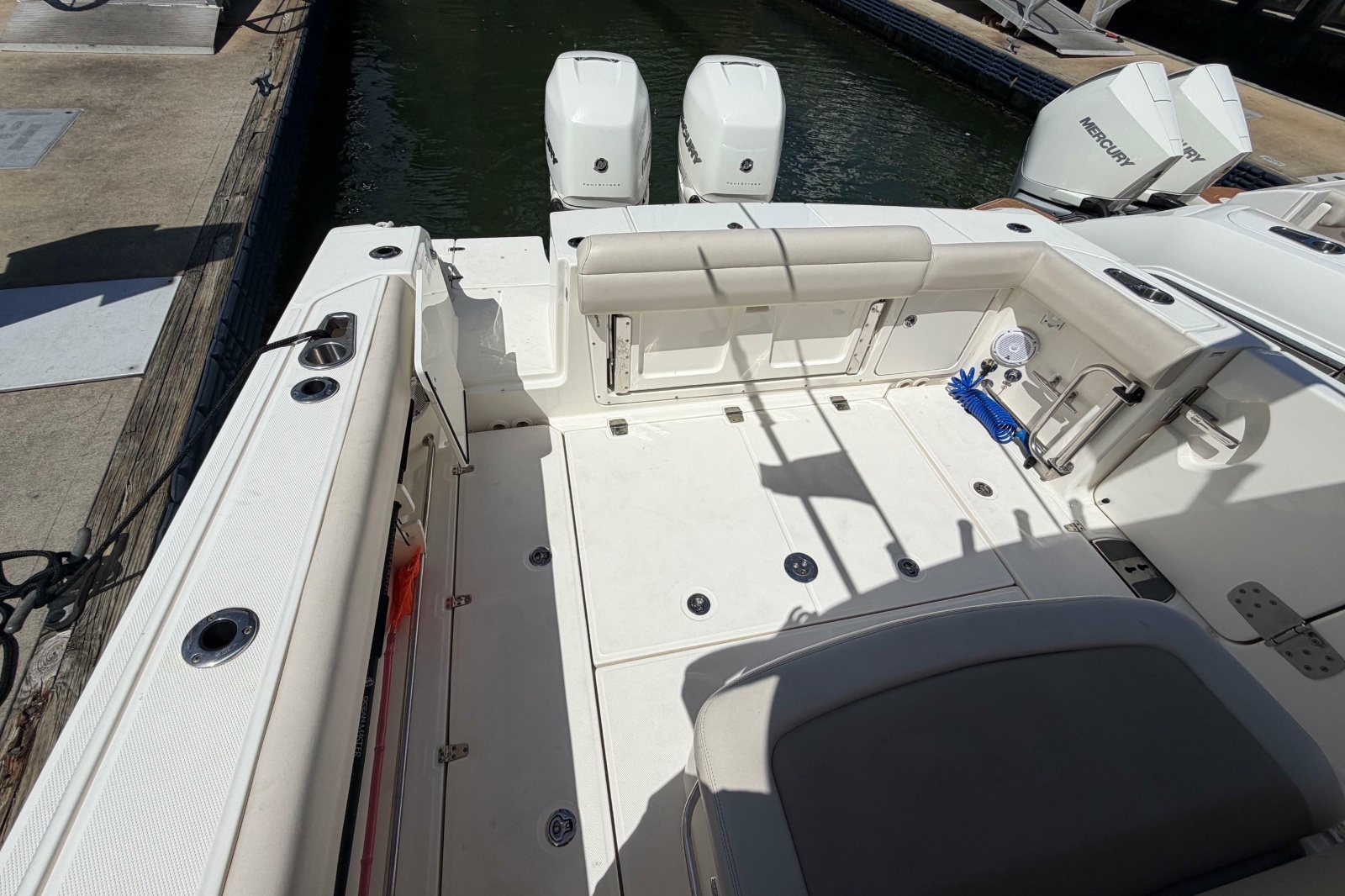 2019 Boston Whaler 330 Outrage