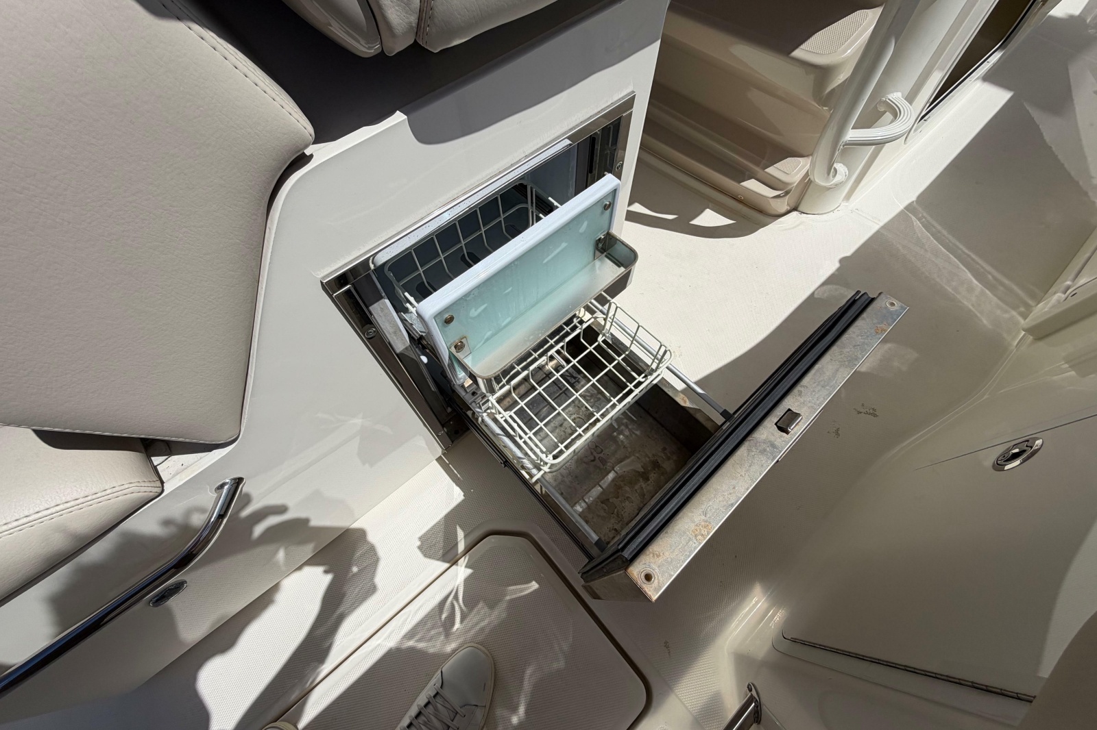 2019 Boston Whaler 330 Outrage