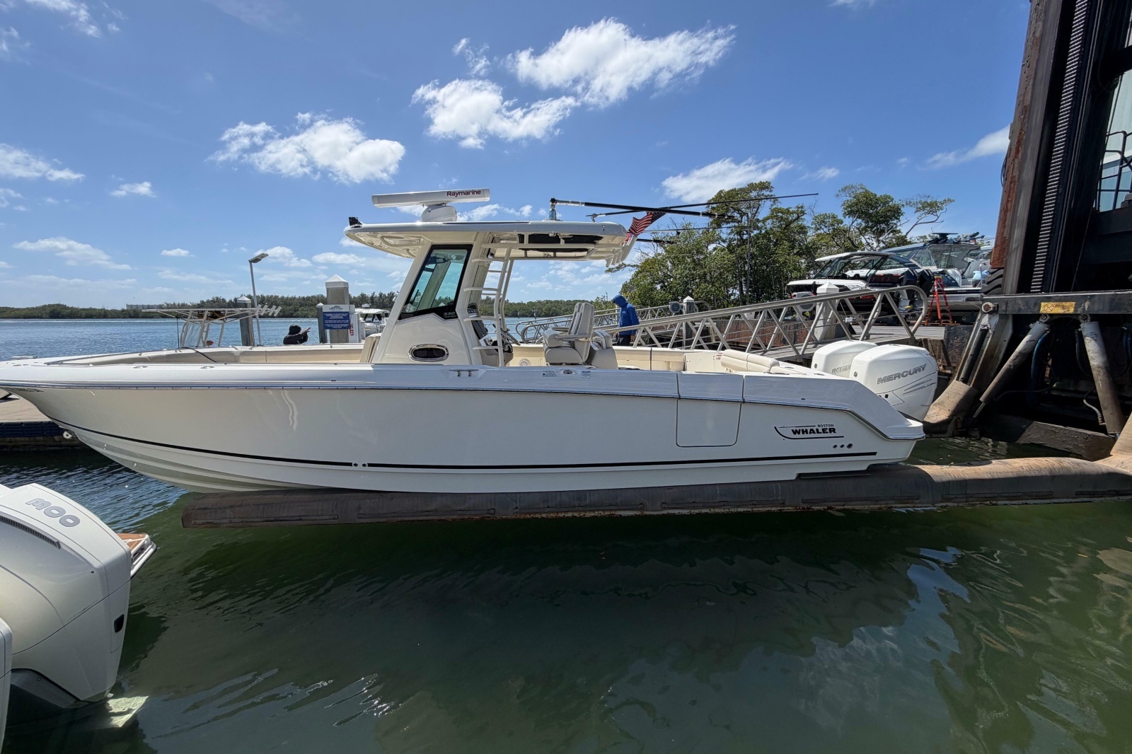 2019 Boston Whaler 330 Outrage