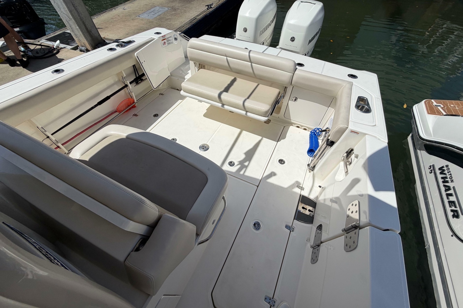 2019 Boston Whaler 330 Outrage