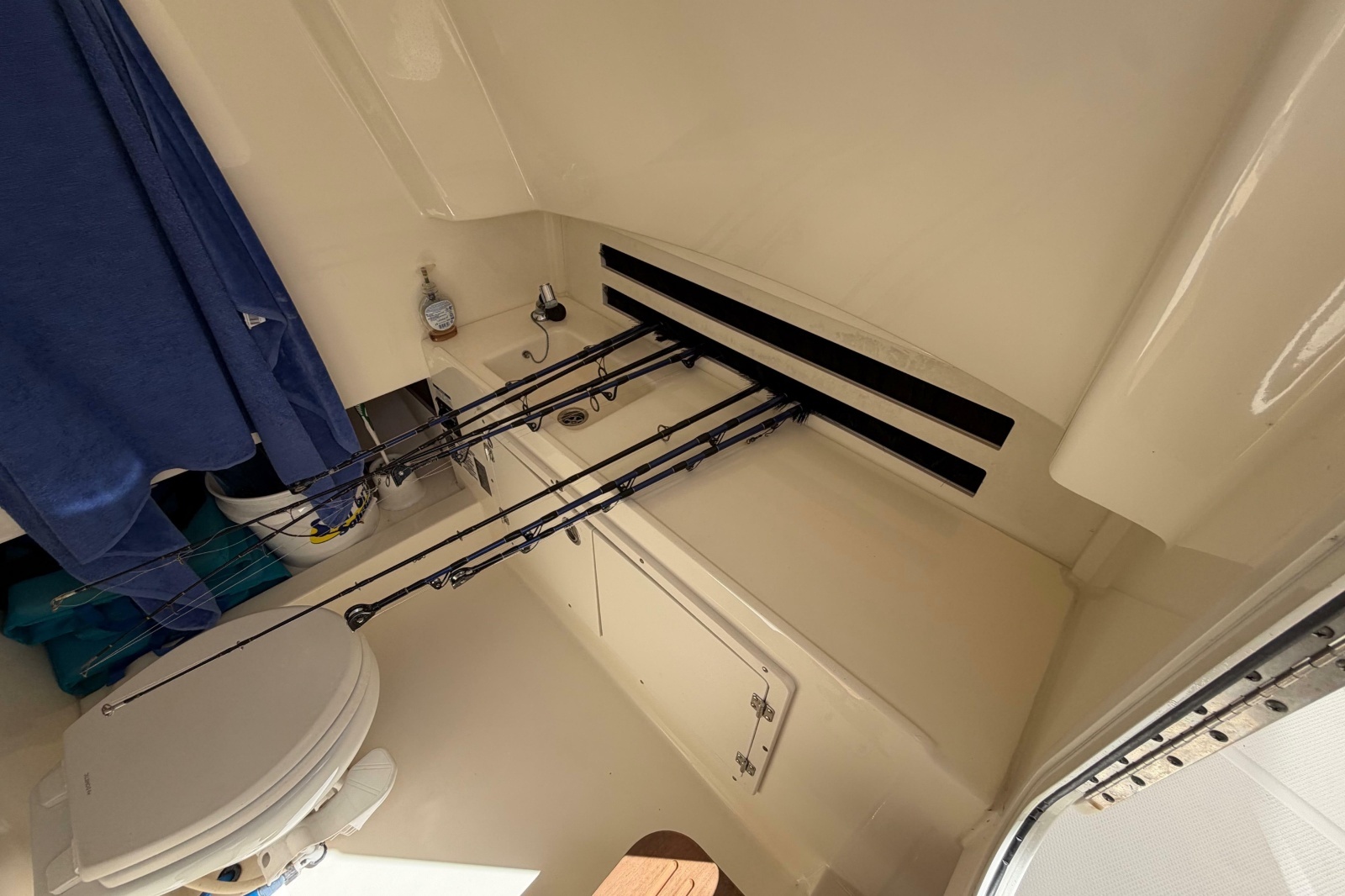 2019 Boston Whaler 330 Outrage